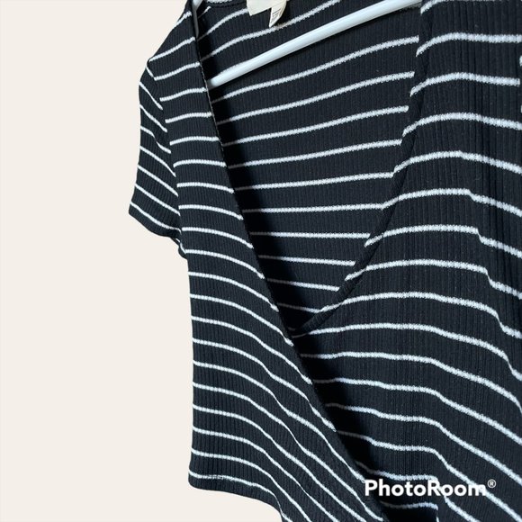 Urban Outfitters Project Social T Tie Front Crop Top - Picture 2 of 10